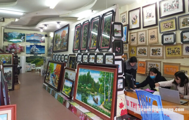 Hình ảnh thực tế cửa hàng bán tranh treo tường đẹp với nhiều mẫu tranh trưng bày bán sẵn