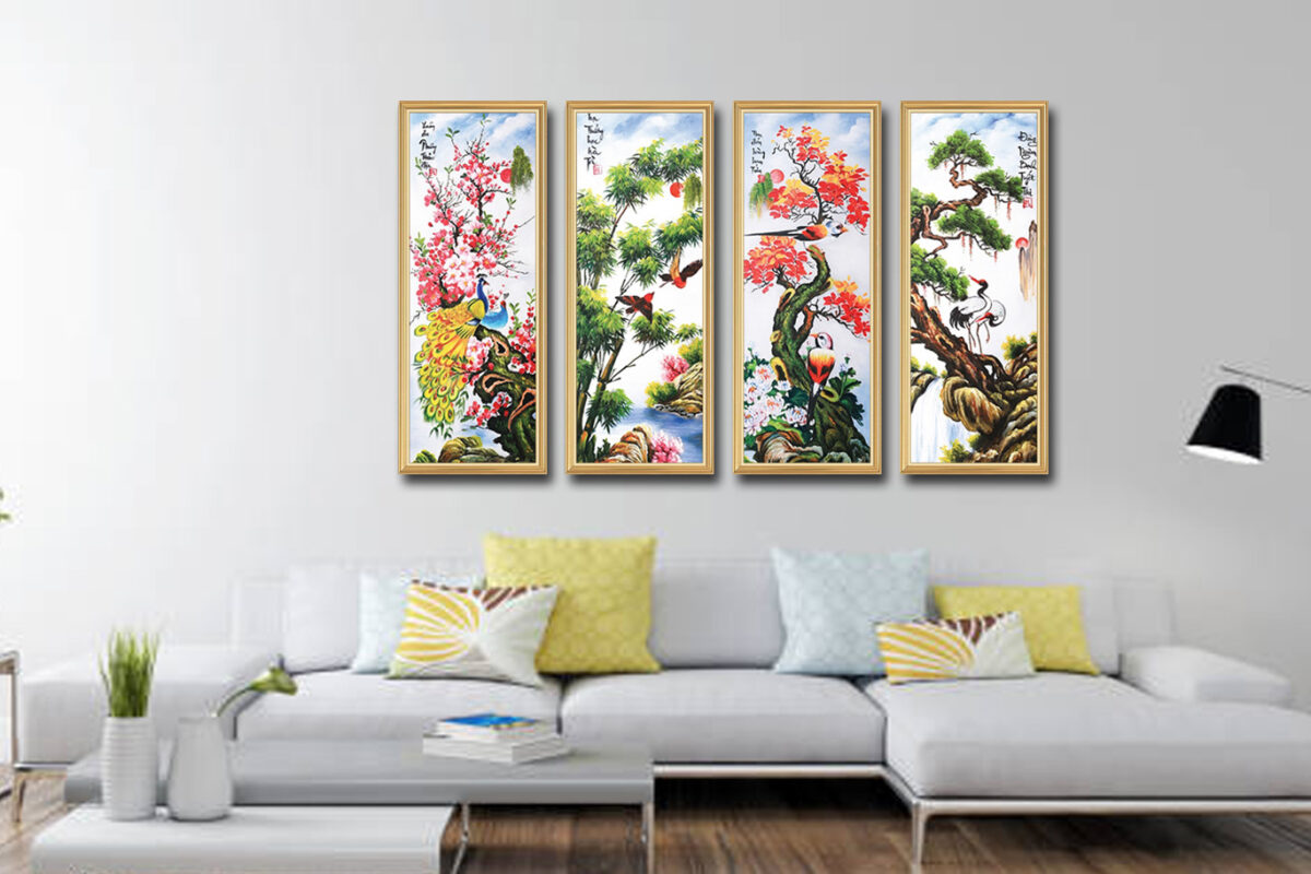 Bộ tranh tứ quý treo trên ghế sofa phòng khách gia đình đẹp