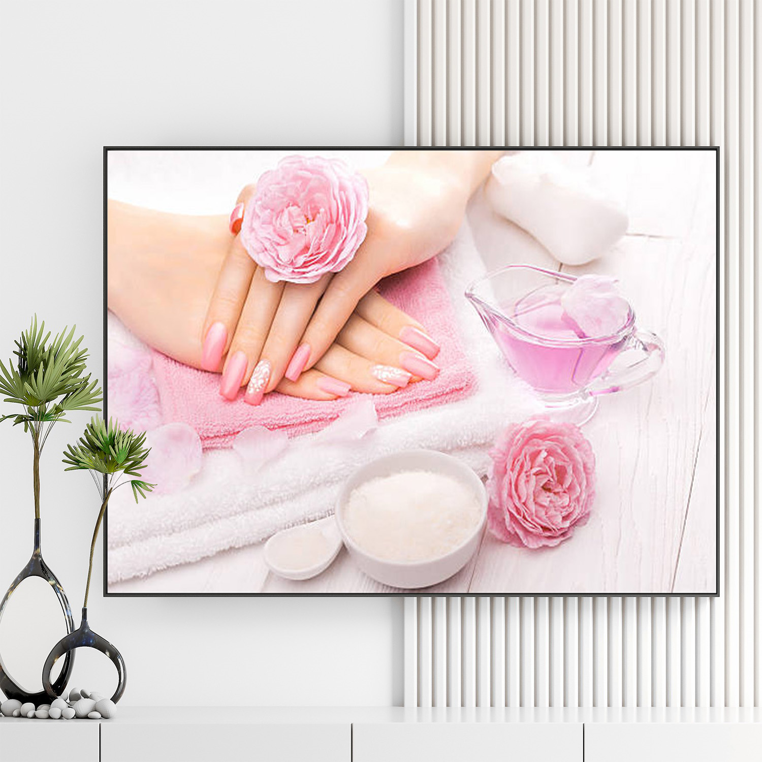 Mẫu tranh trang trí tiệp nail & spa đẹp hình ảnh hình ảnh bàn tay sơn móng màu hồng đẹp cùng hoa hồng