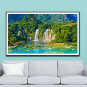 Mẫu tranh phong cảnh thác Bản Giốc với vẻ đẹp trong xanh và ánh nắng vàng nhẹ