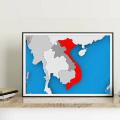 Mẫu tranh bản đồ Việt Nam đẹp khổ rộng ngang với phần lãnh thổ màu đỏ nổi bật, xung quanh là các nước láng giềng và biển xanh