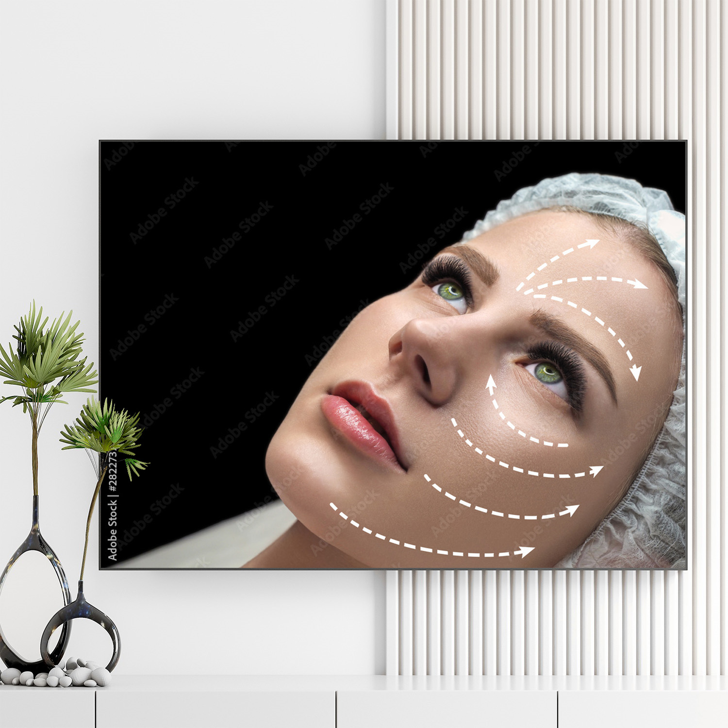 Mẫu tranh spa đẹp hình ảnh khuôn mặt cô gái có làn da đẹp và những đường mũi tên đánh dấu