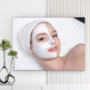Mẫu tranh spa đẹp hình ảnh cô gái với một nửa bên mặt đắp kem dưỡng da màu trắng
