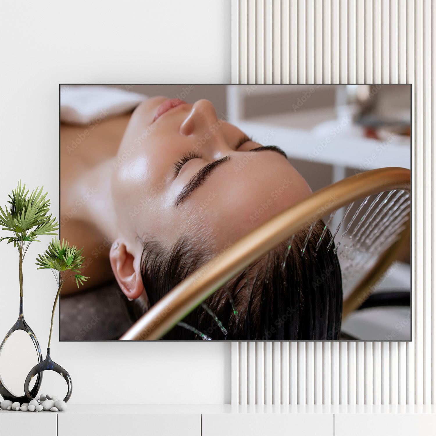 Mẫu tranh spa đẹp hình ảnh nữ khách hàng nằm gội đầu thư giãn