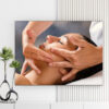 Mẫu tranh spa đẹp hình ảnh massage thư giãn vùng mặt cho nữ khách hàng