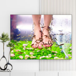 Mẫu tranh spa đẹp hình ảnh dùng cá để massage thư giãn chân và làm đẹp da