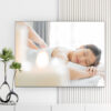 Mẫu tranh spa đẹp hình ảnh nữ khách hàng nằm thư giãn