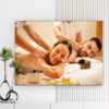 Mẫu tranh spa đẹp hình ảnh đôi khách hàng nam nữ đang được massage thư giãn