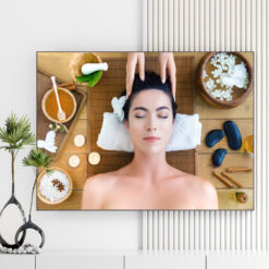 Mẫu tranh spa đẹp hình ảnh cô gái nằm thư giãn với các loại tinh dầu thảo mộc nến thơm xung quanh