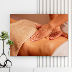 Mẫu tranh spa đẹp hình ảnh massage bụng cho khách hàng