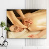 Mẫu tranh spa đẹp hình ảnh massage vai lưng cho nữ khách hàng