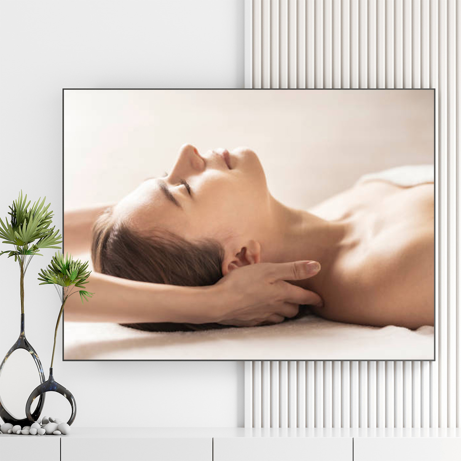 Mẫu tranh spa đẹp hình ảnh massage vai gáy cho nữ khách hàng