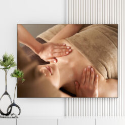 Mẫu tranh spa đẹp hình ảnh massage thư giãn cho nữ khách hàng