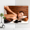 Mẫu tranh spa đẹp hình ảnh khách hàng nữ đẹp nằm massage thư giãn