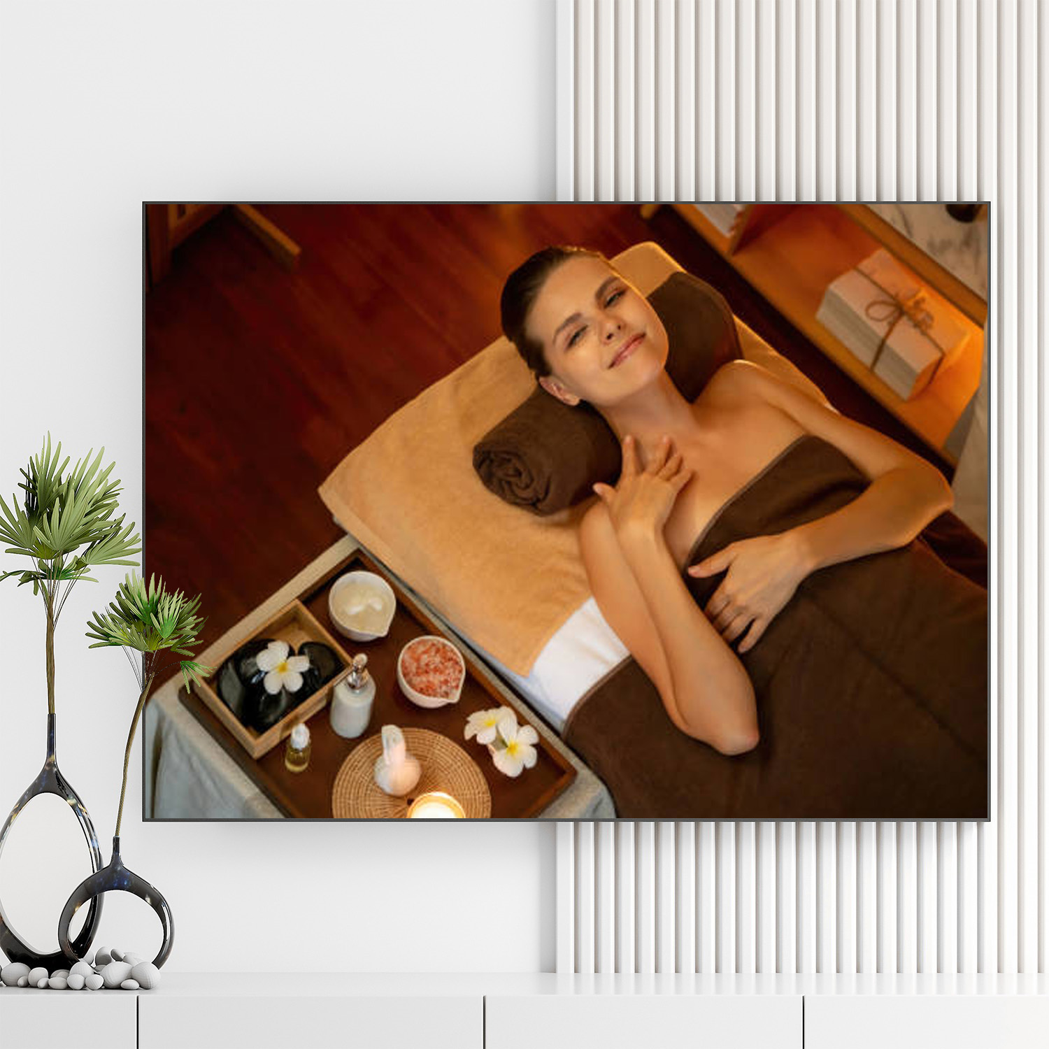 Mẫu tranh spa đẹp hình ảnh cô gái đẹp nằm thư giãn trong phòng spa ấm áp