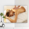 Mẫu tranh spa đẹp hình ảnh massage lưng cho khách hàng