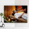 Mẫu tranh spa đẹp hình ảnh nhân viên đang đắp bùn dưỡng da và massage thư giãn cho nữ khách hàng