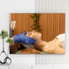 Mẫu tranh spa đẹp hình ảnh nhân viên đang massage và chăm sóc làm đẹp da vùng đầu mặt cho nữ khách hàng