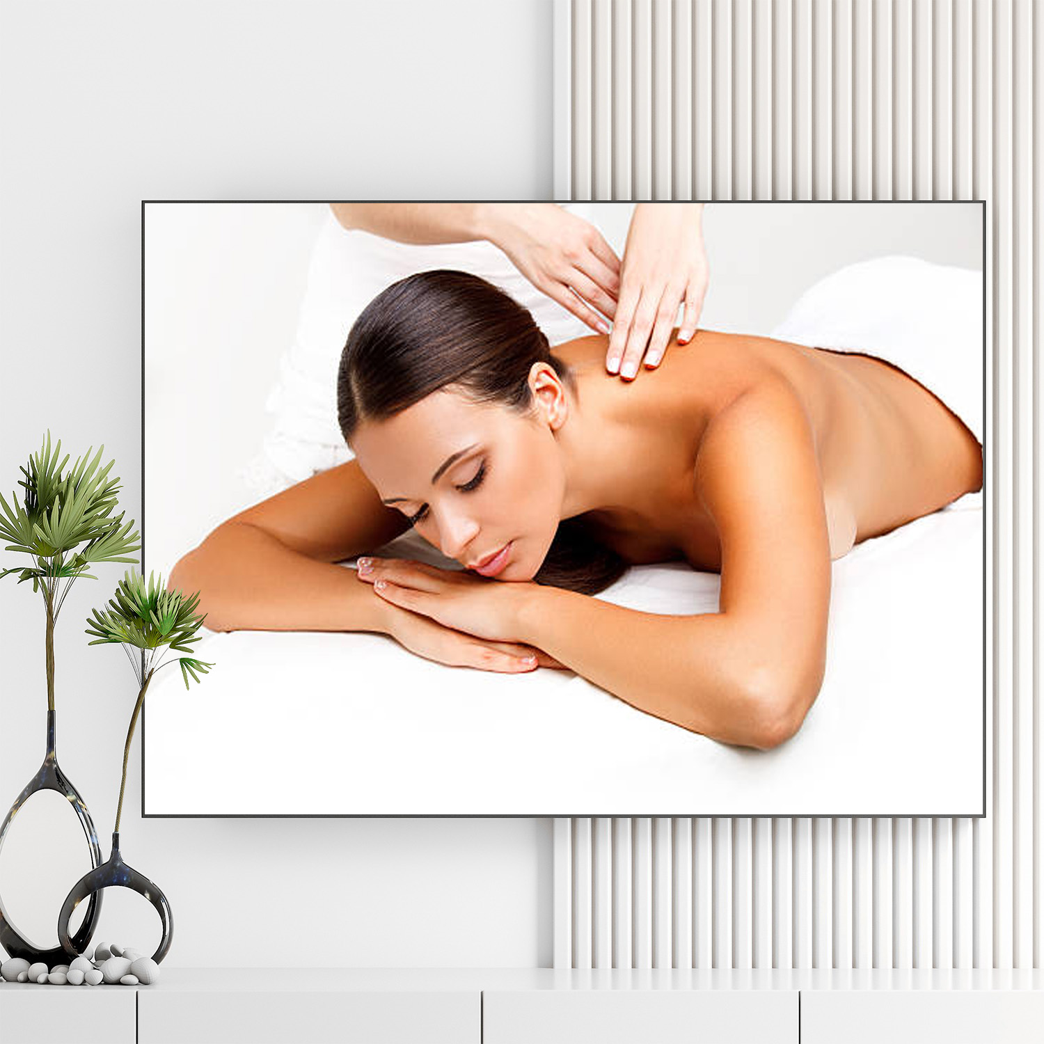 Mẫu tranh spa đẹp hình ảnh massage thư giãn vai lưng cho cô gái đẹp
