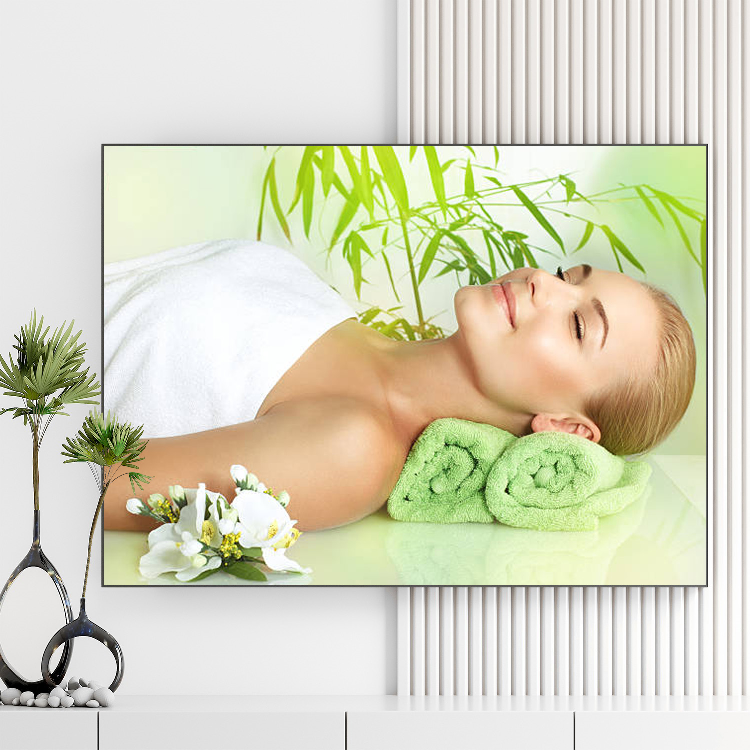Mẫu tranh spa đẹp hình ảnh cô gái nằm thư giãn với cành trúc và hoa bên cạnh