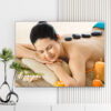 Mẫu tranh spa đẹp hình ảnh cô gái nằm thư giãn chườm đá nóng trên lưng