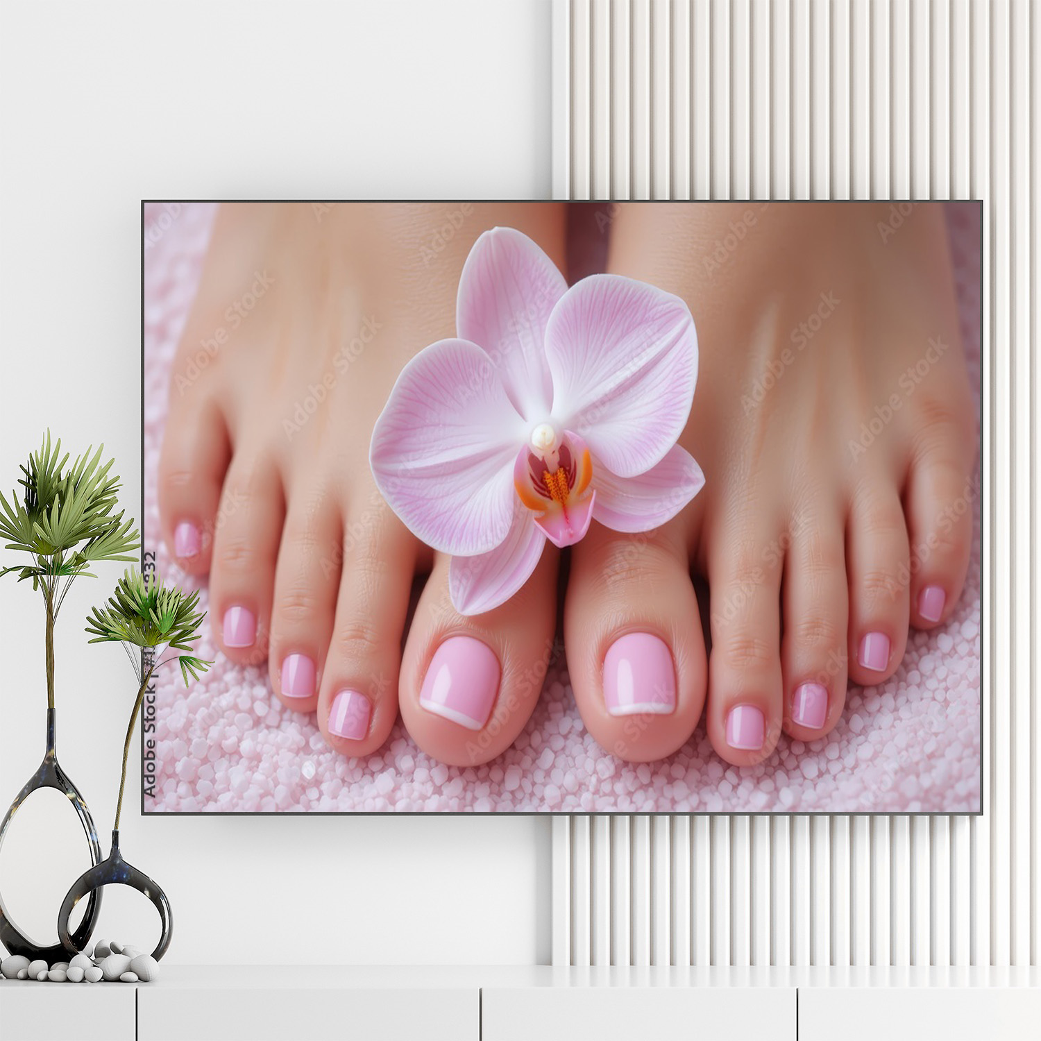 Mẫu tranh Spa & Nail đẹp hình ảnh sơn móng chân màu hồng và bông hoa lan hồng