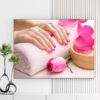 Mẫu tranh Spa & Nail đẹp hình ảnh đôi bàn tay sơn móng màu hồng đẹp và những cánh hoa hồng tươi