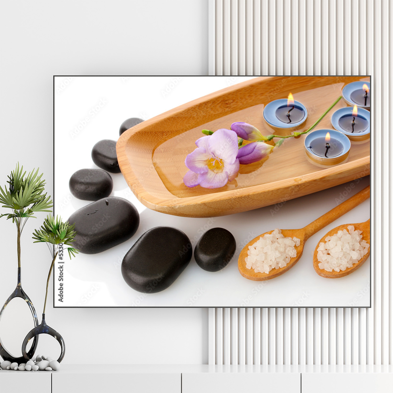 Mẫu tranh spa thiên nhiên đẹp hình ảnh khay nước tinh khiết, nến thơm, hoa tím, đá cuội và muối khoáng