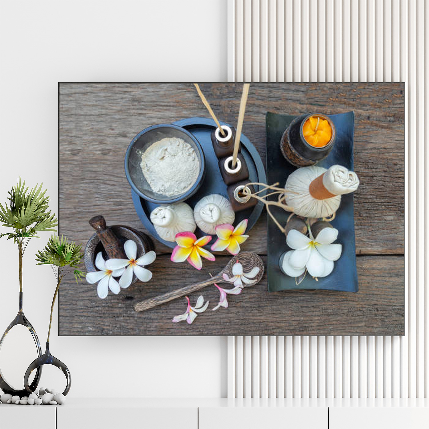 Mẫu tranh spa thiên nhiên đẹp hình ảnh túi chườm, nến thơm, hoa sứ đẹp