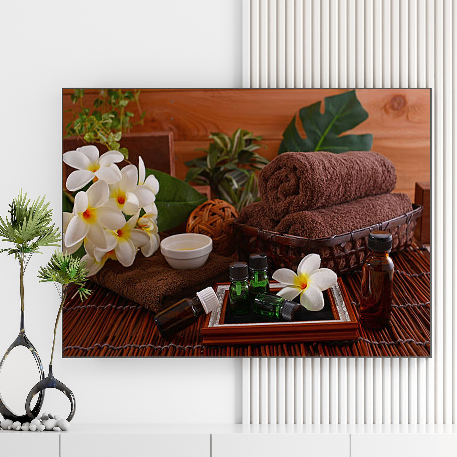 Mẫu tranh spa đẹp hình ảnh các loại khăn tắm, tinh dầu, hoa sứ trắng