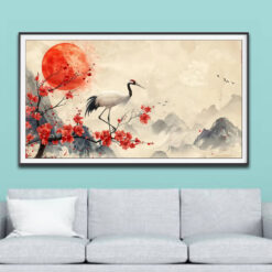 Mẫu tranh treo tường vẽ cảnh núi non thuỷ mặc, con chim hạc đậu trên cành hoa đào và mặt trời đỏ rực rỡ